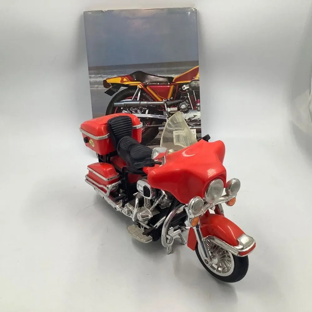 Harley‎ Davidson Plastic Motorcycle 14 x 9 with Sound and The Living Legend Book